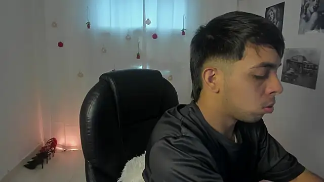 Snapshot of shooting_wilson chatting on 02.02.26 shooting wilson online show from 02.02.26