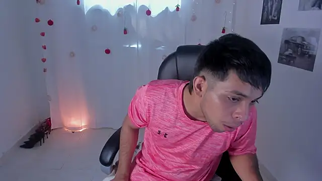 Snapshot of shooting_wilson chatting on 02.05.26 shooting wilson online show from 02.05.26