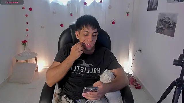 Snapshot of shooting_wilson chatting on 02.09.26 shooting wilson online show from 02.09.26