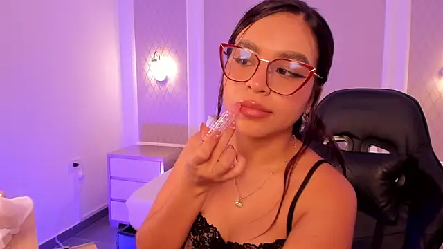 Snapshot of rubby_grundy chatting on 02.11.26 rubby grundy online show from 02.11.26