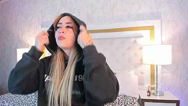 Snapshot of Xara_Shadow chatting on 02.17.26 Xara Shadow online show from 02.17.26