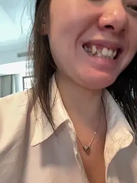 Snapshot of Cheating-wife chatting on 05.03.26 Cheating-wife online show from 05.03.26
