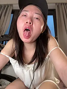 Snapshot of Cheating-wife chatting on 05.19.26 Cheating-wife online show from 05.19.26