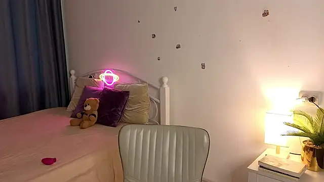 Snapshot of Maily__Trees chatting on 02.19.26 Maily Trees online show from 02.19.26