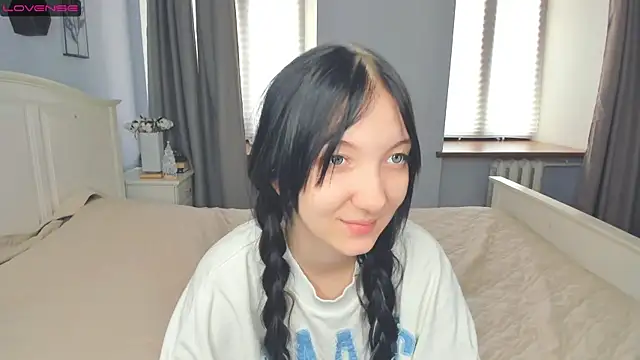 Snapshot of RoxanneComisky chatting on 02.06.26 RoxanneComisky online show from 02.06.26