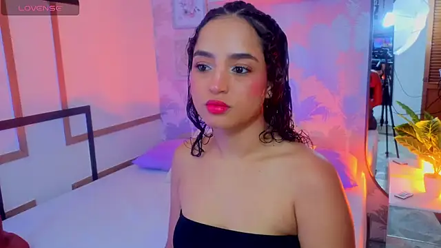 Snapshot of Emma_Thompssonn chatting on 04.20.26 Emma Thompssonn online show from 04.20.26