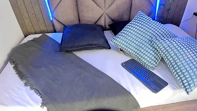 AndrewKenoxx  online show from 04.01.26