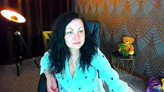 Snapshot of IrissMoon chatting on 05.20.26 IrissMoon online show from 05.20.26