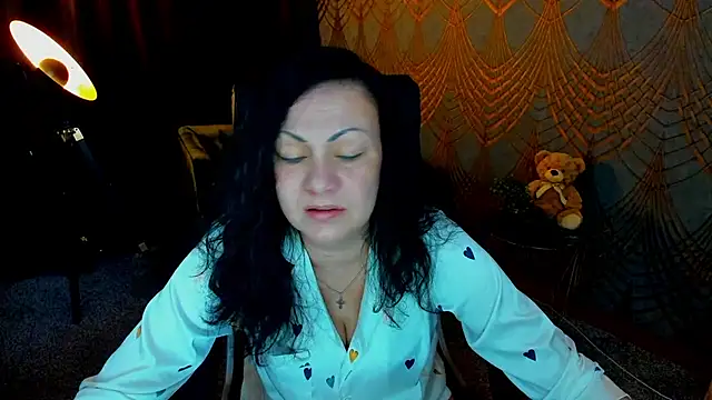 Snapshot of IrissMoon chatting on 05.31.26 IrissMoon online show from 05.31.26