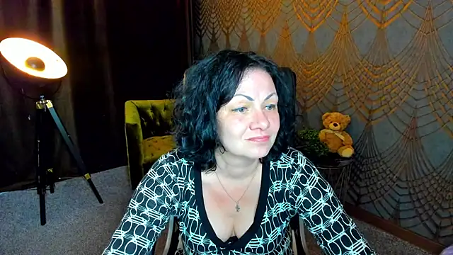 Snapshot of IrissMoon chatting on 06.11.26 IrissMoon online show from 06.11.26