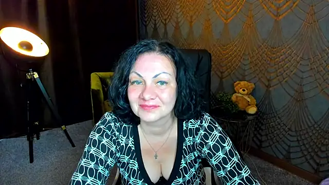 Snapshot of IrissMoon chatting on 06.11.26 IrissMoon online show from 06.11.26