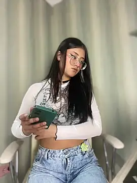 Snapshot of StrawberryPink_ chatting on 02.21.26 StrawberryPink online show from 02.21.26