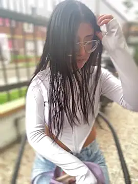 StrawberryPink  online show from 03.06.26