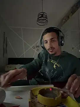 Snapshot of piccolo2002 chatting on 03.18.26 piccolo2002 online show from 03.18.26