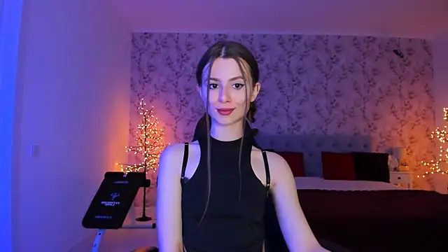 Snapshot of Hot_Molly5 chatting on 04.18.26 Hot Molly5 online show from 04.18.26