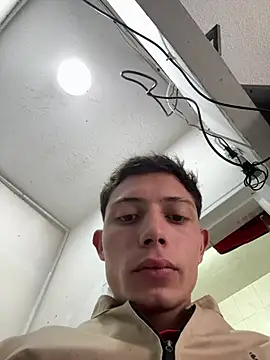 Snapshot of santiObrero chatting on 07.10.26 santiObrero online show from 07.10.26