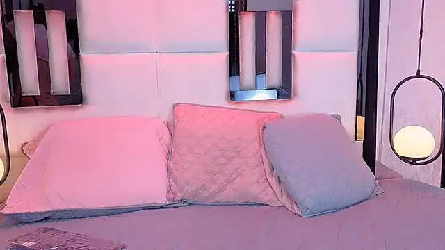 Snapshot of JuneCollins chatting on 02.27.26 JuneCollins online show from 02.27.26