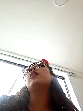 Marilyndackaria  online show from 04.18.26