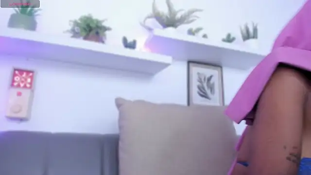 Snapshot of Amira_Alzahra chatting on 05.08.26 Amira Alzahra online show from 05.08.26