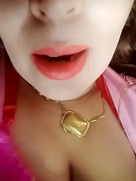 Snapshot of Naughty-Yousra chatting on 04.24.26 Naughty-Yousra online show from 04.24.26