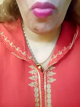 Snapshot of Naughty-Yousra chatting on 05.16.26 Naughty-Yousra online show from 05.16.26