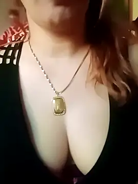 Snapshot of Naughty-Yousra chatting on 05.17.26 Naughty-Yousra online show from 05.17.26