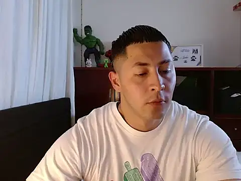 Snapshot of Spilios_low chatting on 08.09.26 Spilios low online show from 08.09.26