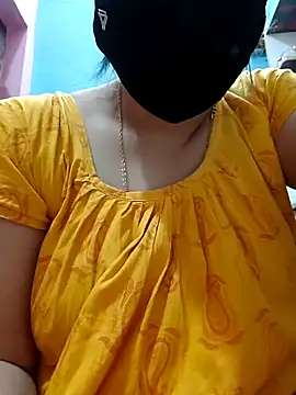 Snapshot of diyabannerjee chatting on 02.20.26 diyabannerjee online show from 02.20.26