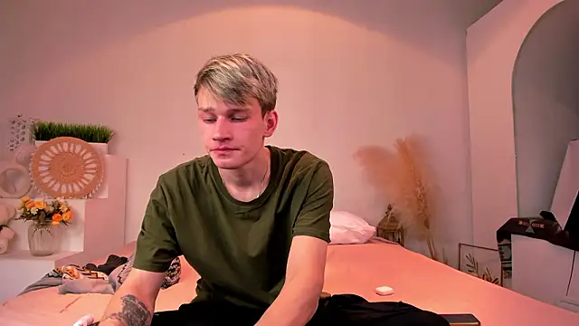 Snapshot of Volan_Starts chatting on 02.01.26 Volan Starts online show from 02.01.26