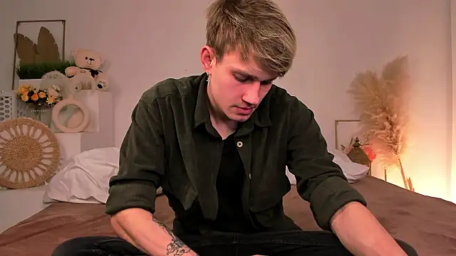 Snapshot of Volan_Starts chatting on 02.28.26 Volan Starts online show from 02.28.26