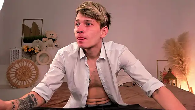 Snapshot of Volan_Starts chatting on 03.04.26 Volan Starts online show from 03.04.26