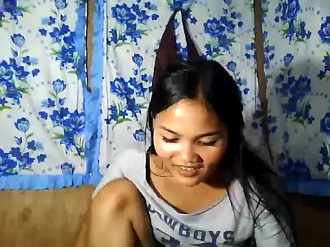 PinaySkinnyJust18 online show from 04.10.26