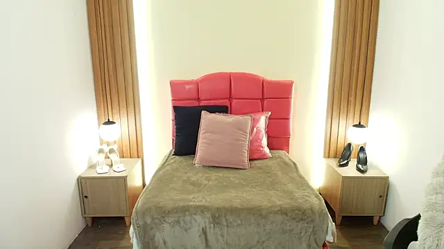 Snapshot of IvonneRoss_ chatting on 02.24.26 IvonneRoss online show from 02.24.26