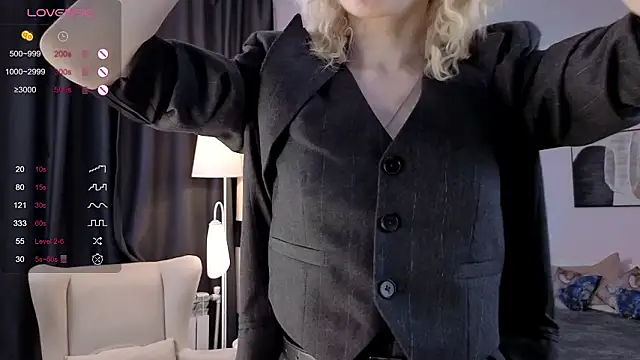 Snapshot of t_A_T_u chatting on 02.27.26 t A T u online show from 02.27.26