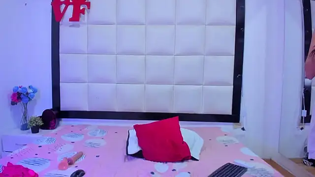 Catalinna 03 online show from 04.18.26