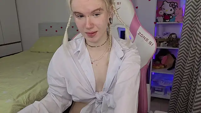 Snapshot of Mia_WaterFall chatting on 02.21.26 Mia WaterFall online show from 02.21.26