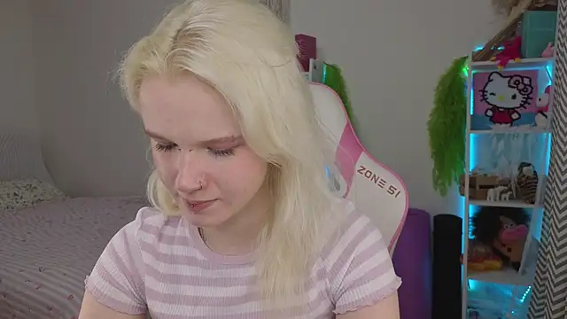 Snapshot of Mia_WaterFall chatting on 04.21.26 Mia WaterFall online show from 04.21.26