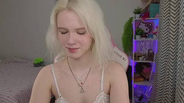 Snapshot of Mia_WaterFall chatting on 04.29.26 Mia WaterFall online show from 04.29.26
