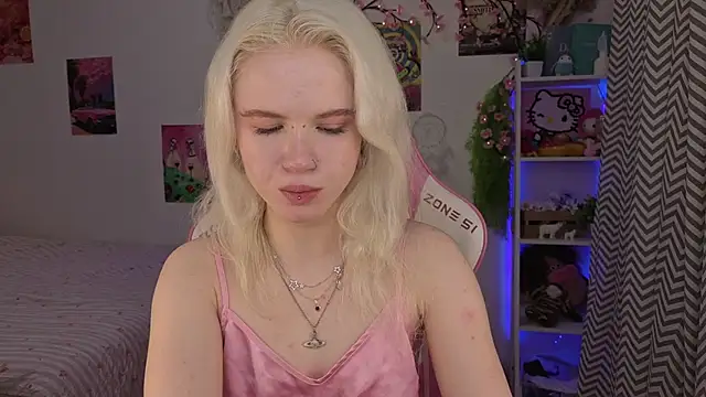 Snapshot of Mia_WaterFall chatting on 05.17.26 Mia WaterFall online show from 05.17.26