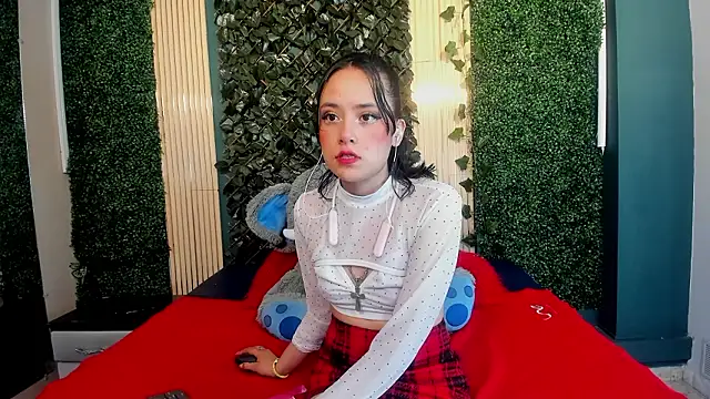 IvyyEmerald online show from 03.06.26