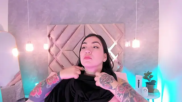 Snapshot of KathiaJenner chatting on 02.20.26 KathiaJenner online show from 02.20.26