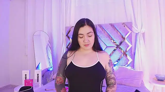 Snapshot of KathiaJenner chatting on 06.17.26 KathiaJenner online show from 06.17.26
