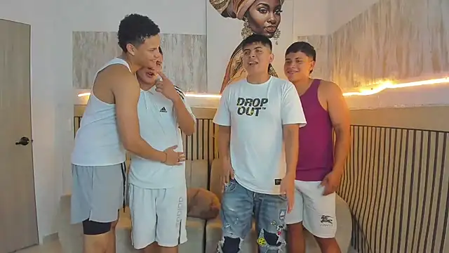 Snapshot of friendslikeplay chatting on 02.02.26 friendslikeplay online show from 02.02.26