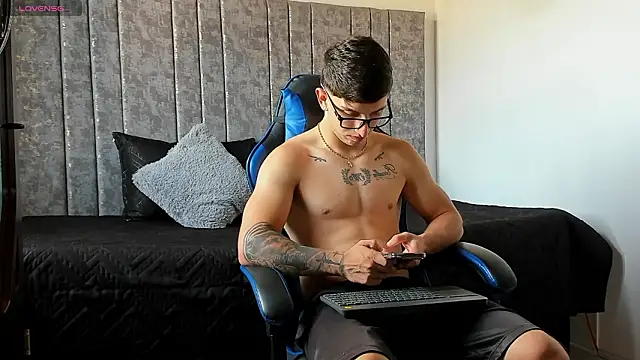 Snapshot of Calvin_Hunter chatting on 03.01.26 Calvin Hunter online show from 03.01.26