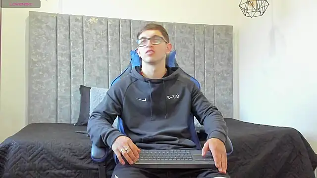 Calvin Hunter online show from 04.09.26