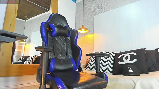 Snapshot of Dusan_Grey77 chatting on 02.18.26 Dusan Grey77 online show from 02.18.26