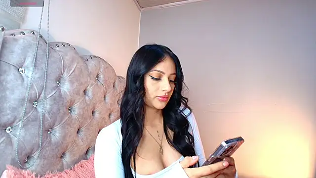 Snapshot of melina_hernandezz chatting on 04.14.26 melina hernandezz online show from 04.14.26