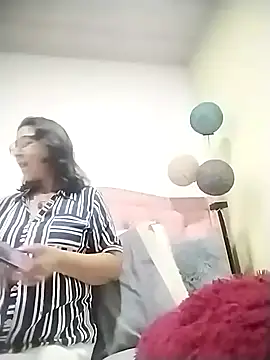 Snapshot of RosseLaure chatting on 02.03.26 RosseLaure online show from 02.03.26