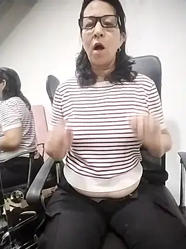 Snapshot of RosseLaure chatting on 02.12.26 RosseLaure online show from 02.12.26