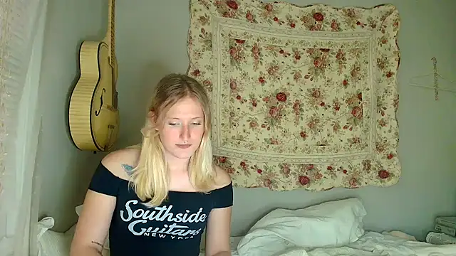 Snapshot of goddessalison chatting on 06.12.26 goddessalison online show from 06.12.26